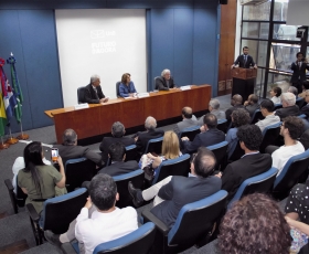 Inauguração da obra de arte "Tributo" em homenagem à Darcy Ribeiro, pelo artista cubano José Villa Soberón. Foto: Beto Monteiro/Ascom UnB. 28/04/2023
